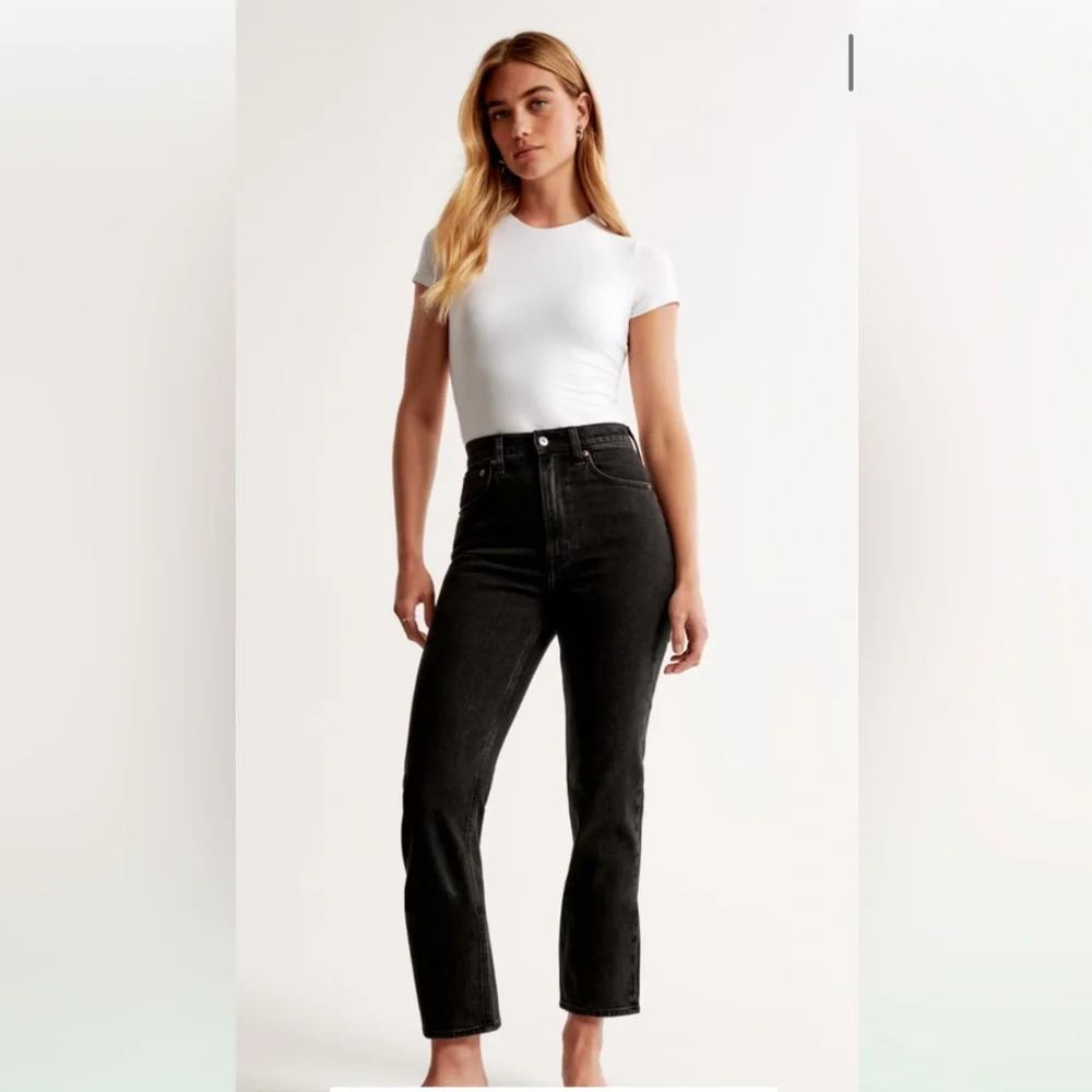 Abercrombie & Fitch Ultra High Rise Ankle Straight Jean in Black Size 26